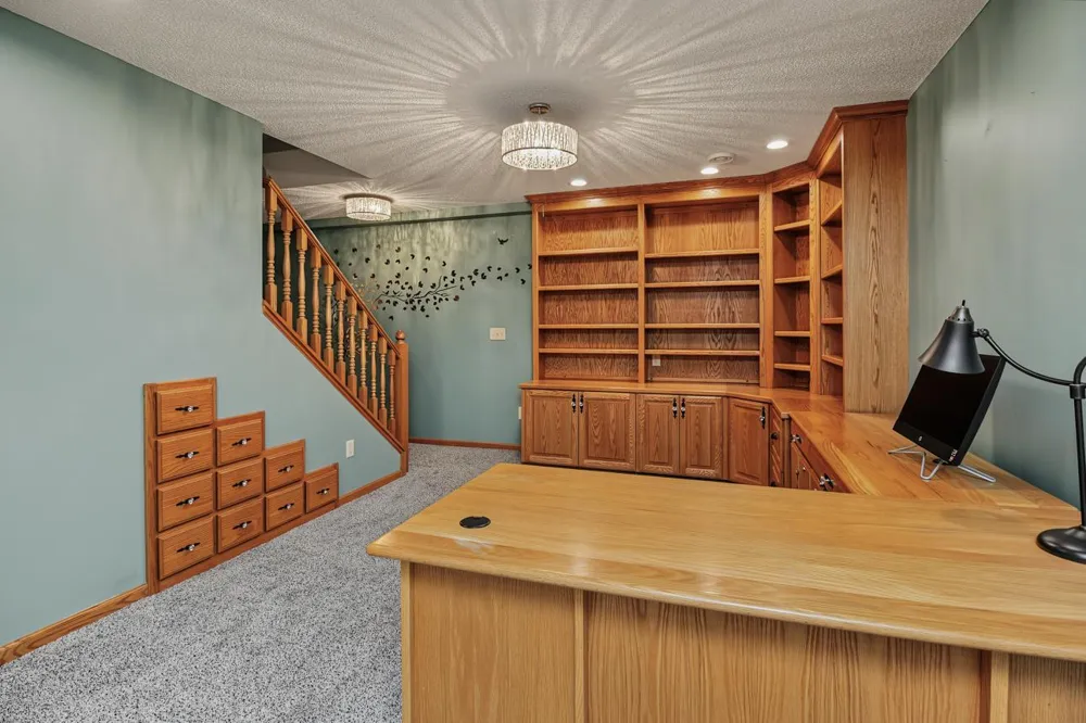 8610 Valley View Court Chanhassen, MN 55317