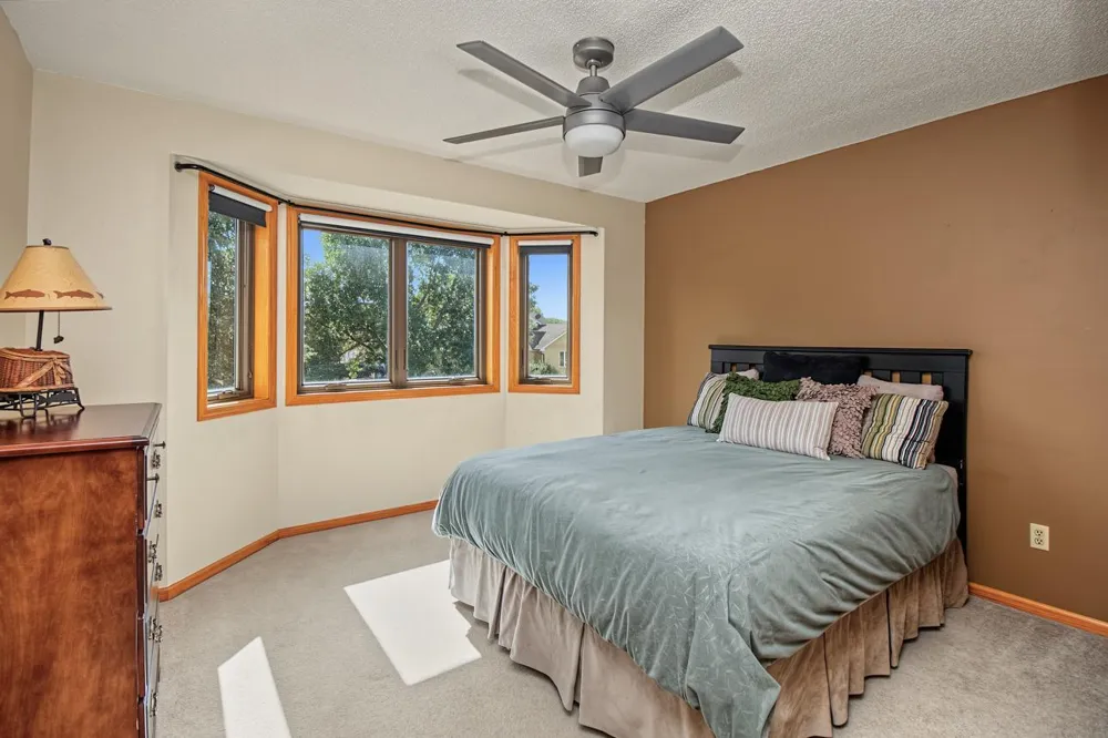 8610 Valley View Court Chanhassen, MN 55317