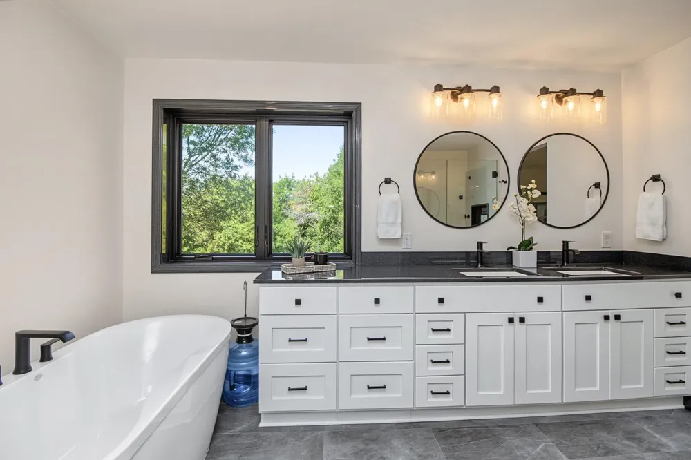 8610 Valley View Court Chanhassen, MN 55317