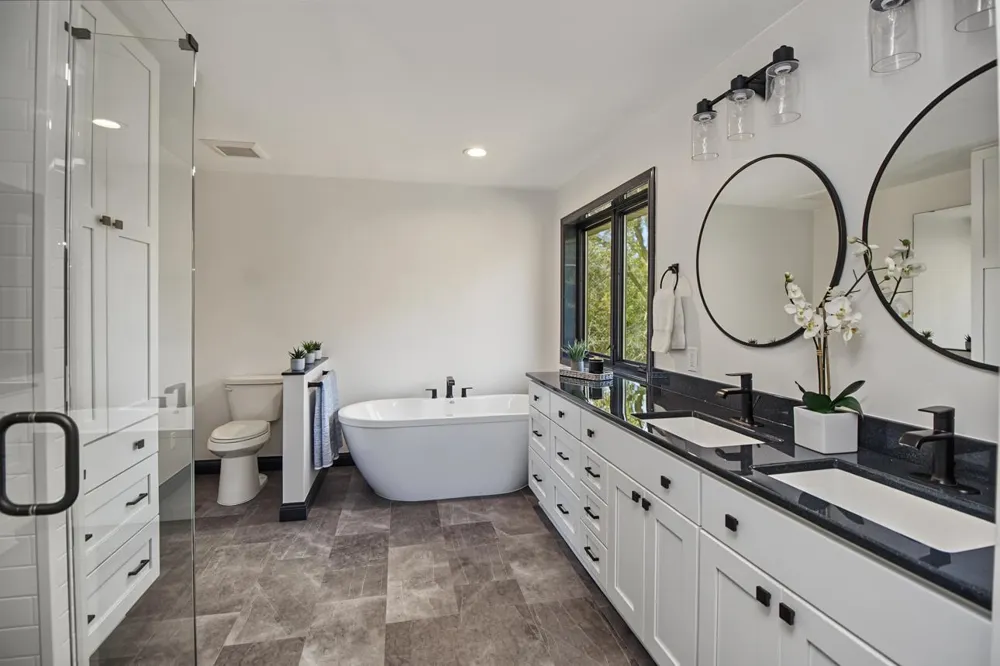 8610 Valley View Court Chanhassen, MN 55317