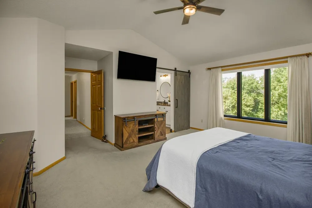 8610 Valley View Court Chanhassen, MN 55317