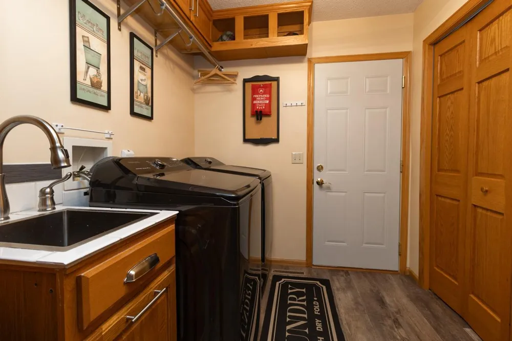 8610 Valley View Court Chanhassen, MN 55317