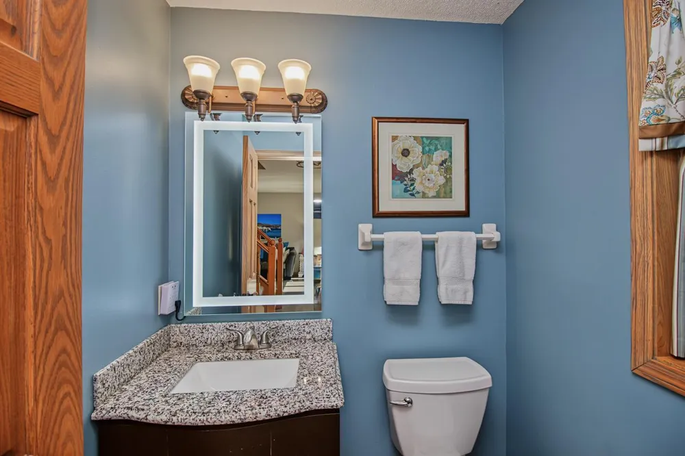 8610 Valley View Court Chanhassen, MN 55317