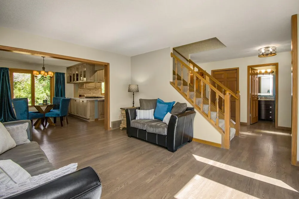 8610 Valley View Court Chanhassen, MN 55317