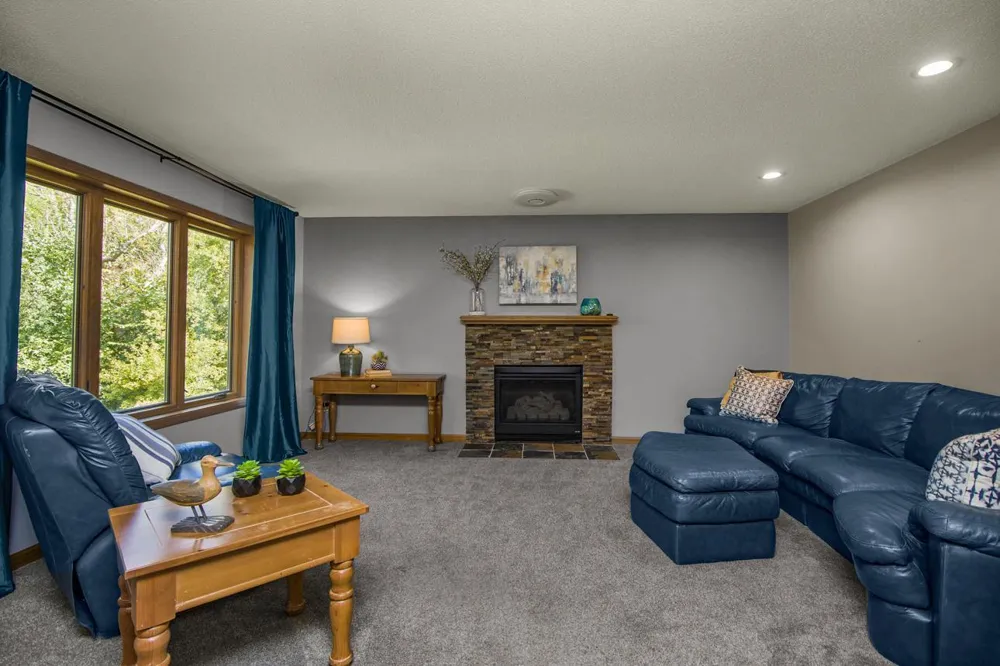 8610 Valley View Court Chanhassen, MN 55317