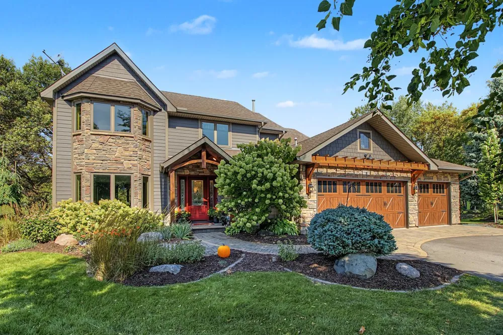 8610 Valley View Court Chanhassen, MN 55317