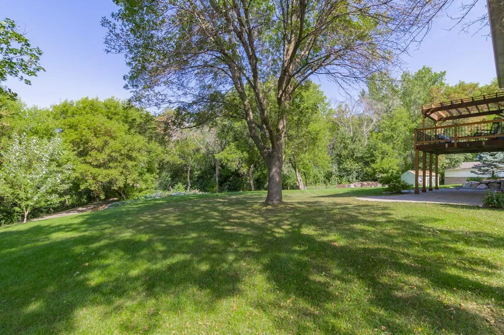 8610 Valley View Court Chanhassen, MN 55317