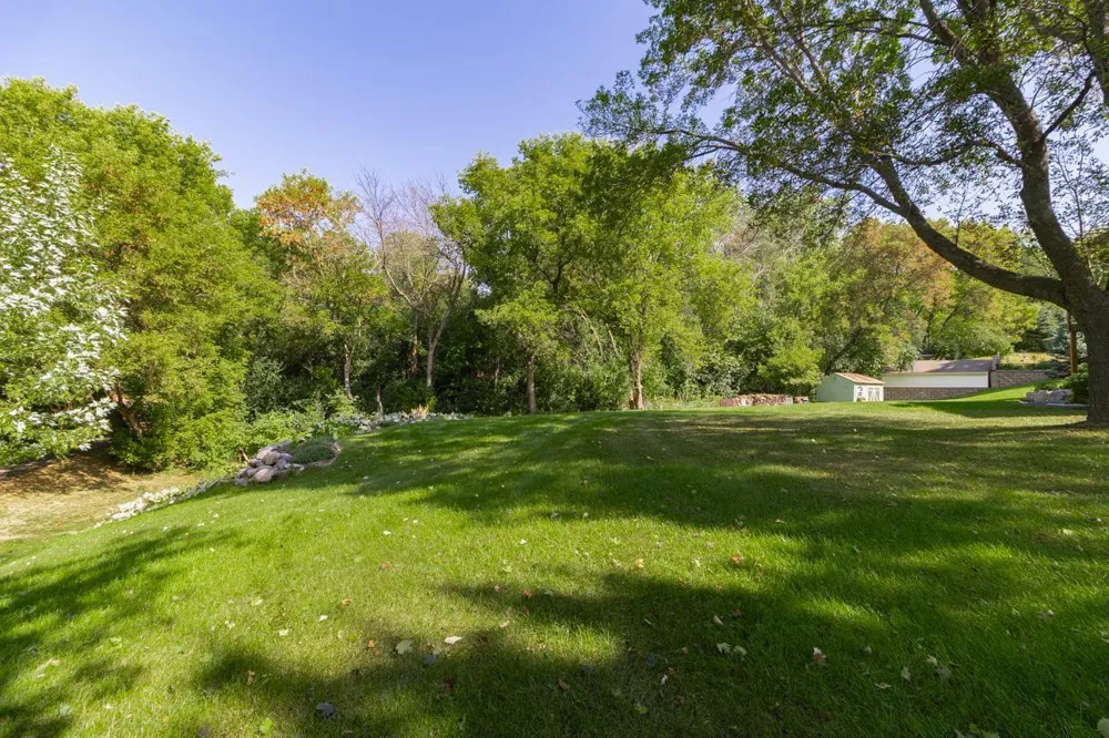 8610 Valley View Court Chanhassen, MN 55317