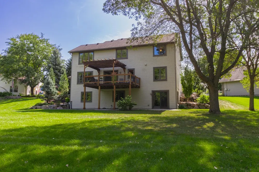 8610 Valley View Court Chanhassen, MN 55317