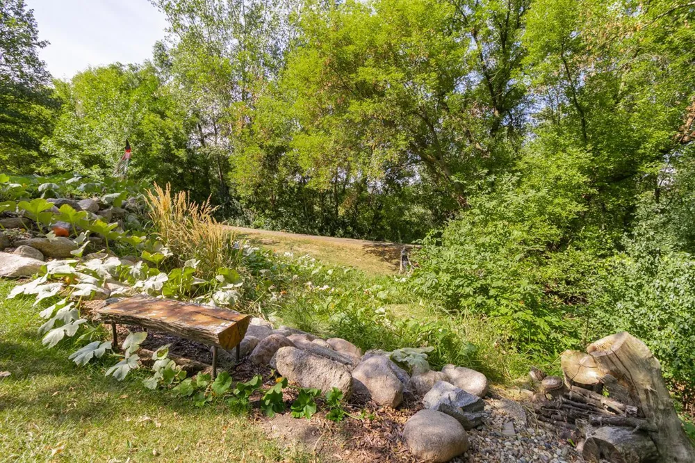 8610 Valley View Court Chanhassen, MN 55317