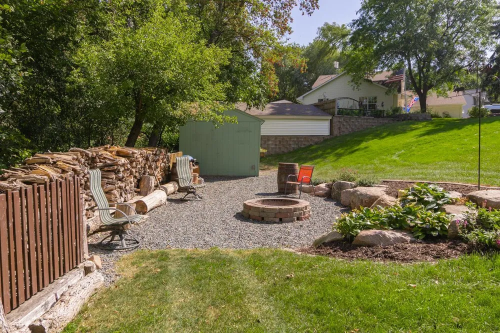 8610 Valley View Court Chanhassen, MN 55317
