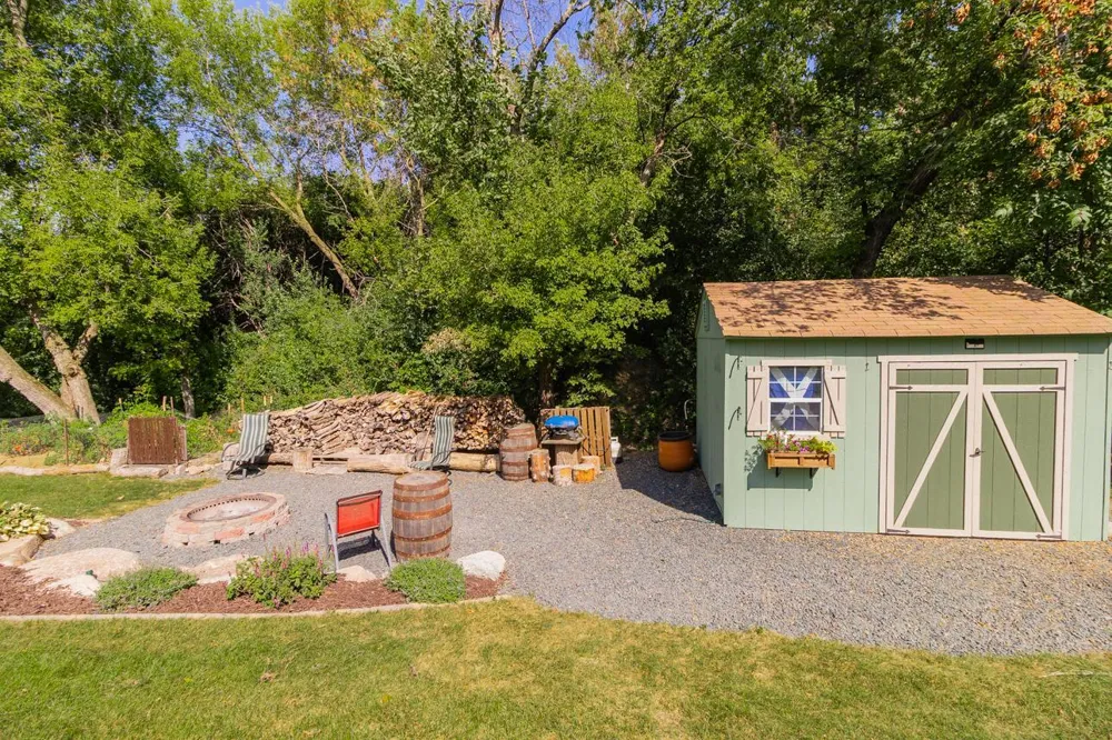 8610 Valley View Court Chanhassen, MN 55317