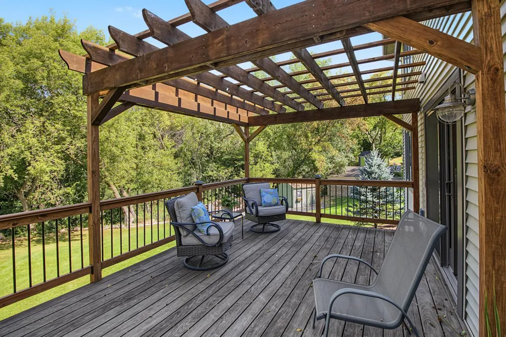 8610 Valley View Court Chanhassen, MN 55317
