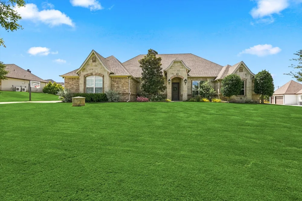 196 Bearclaw Circle Aledo, TX 76008