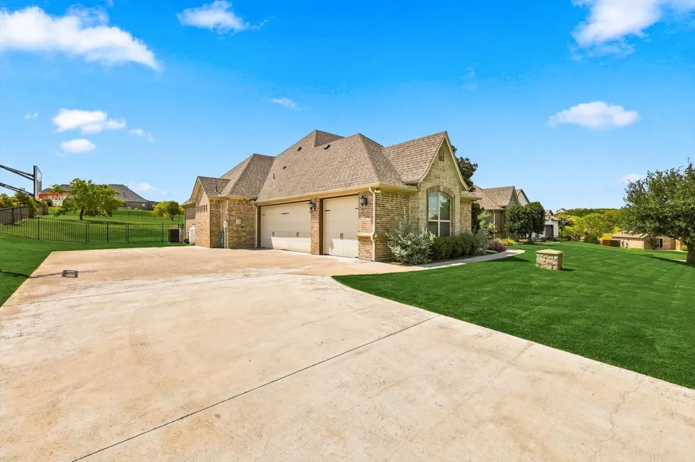 196 Bearclaw Circle Aledo, TX 76008