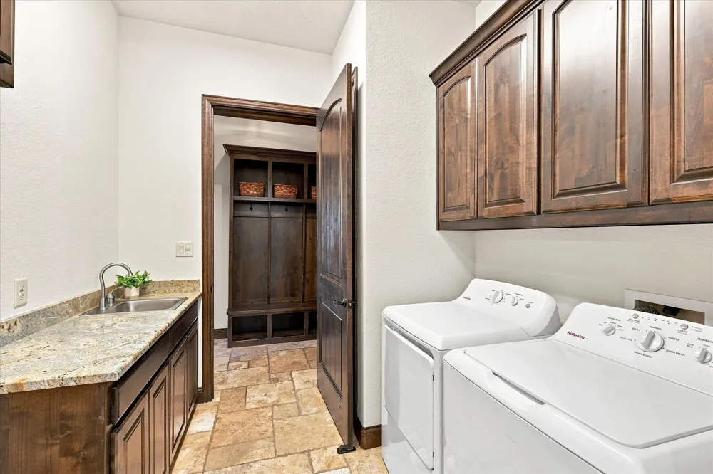 196 Bearclaw Circle Aledo, TX 76008