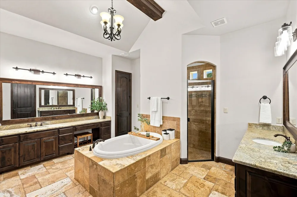 196 Bearclaw Circle Aledo, TX 76008