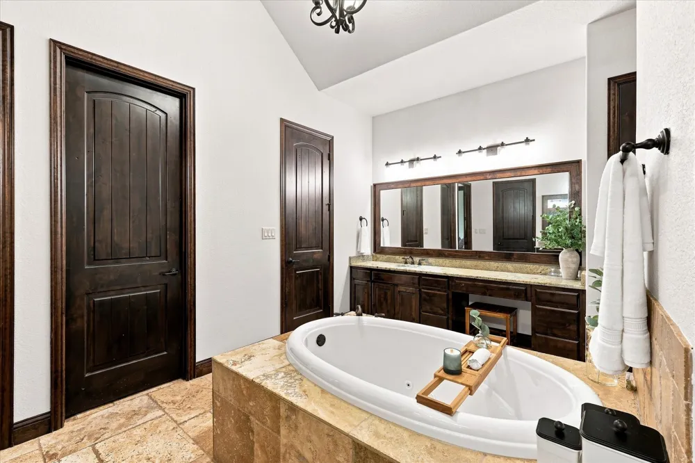 196 Bearclaw Circle Aledo, TX 76008