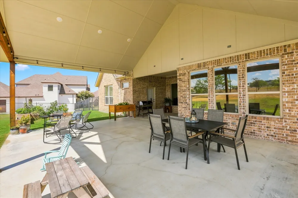 196 Bearclaw Circle Aledo, TX 76008