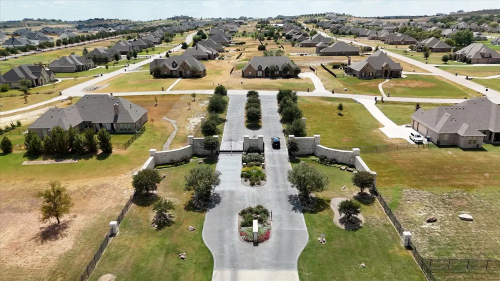 196 Bearclaw Circle Aledo, TX 76008