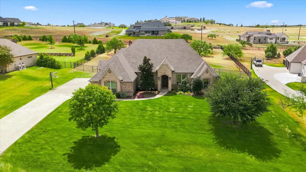 196 Bearclaw Circle Aledo, TX 76008