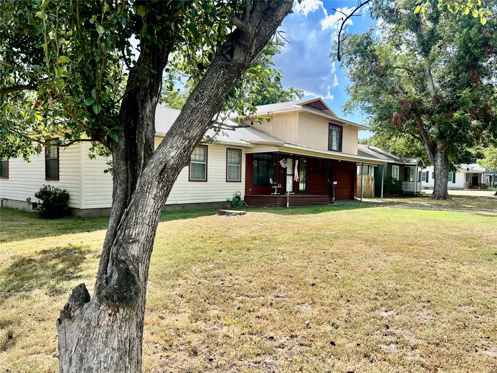 1921 Augusta St Avenue Muskogee, OK 74403