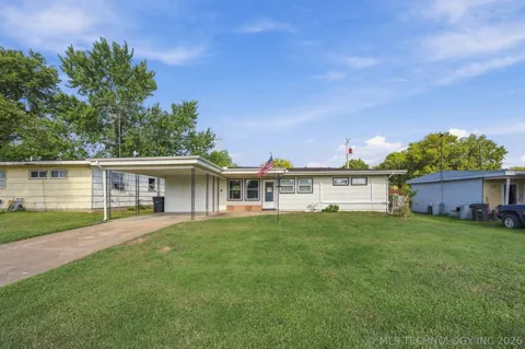 427 Meadowbrook Lane