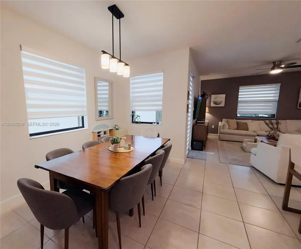 11014 W 35th Ln Hialeah, FL 33018