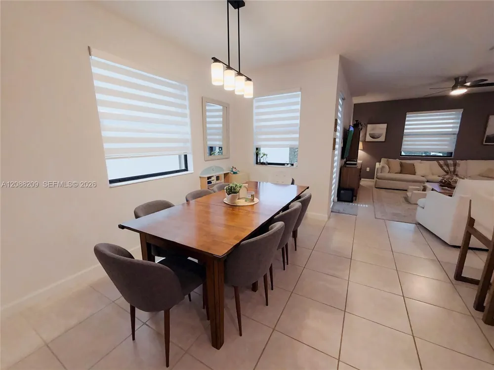 11014 W 35th Ln Hialeah, FL 33018