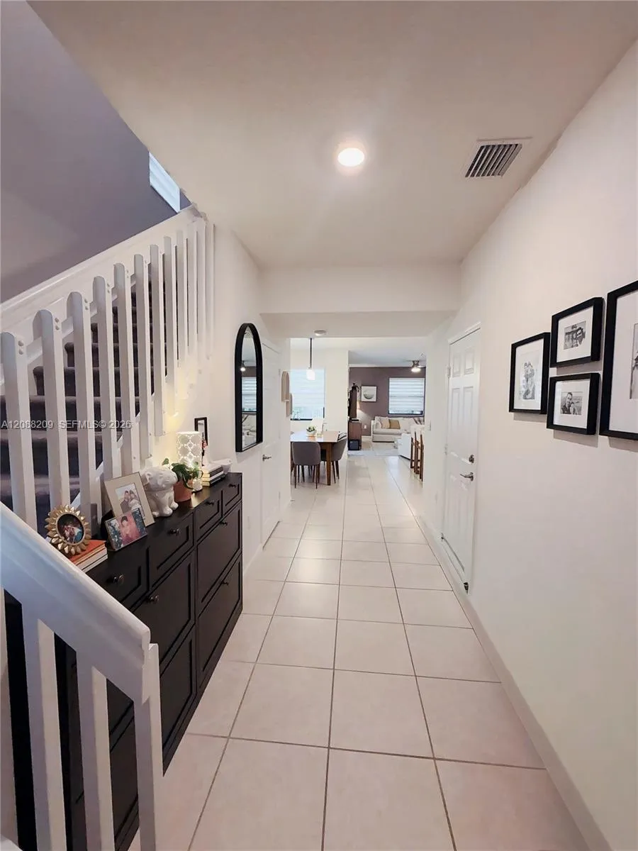 11014 W 35th Ln Hialeah, FL 33018