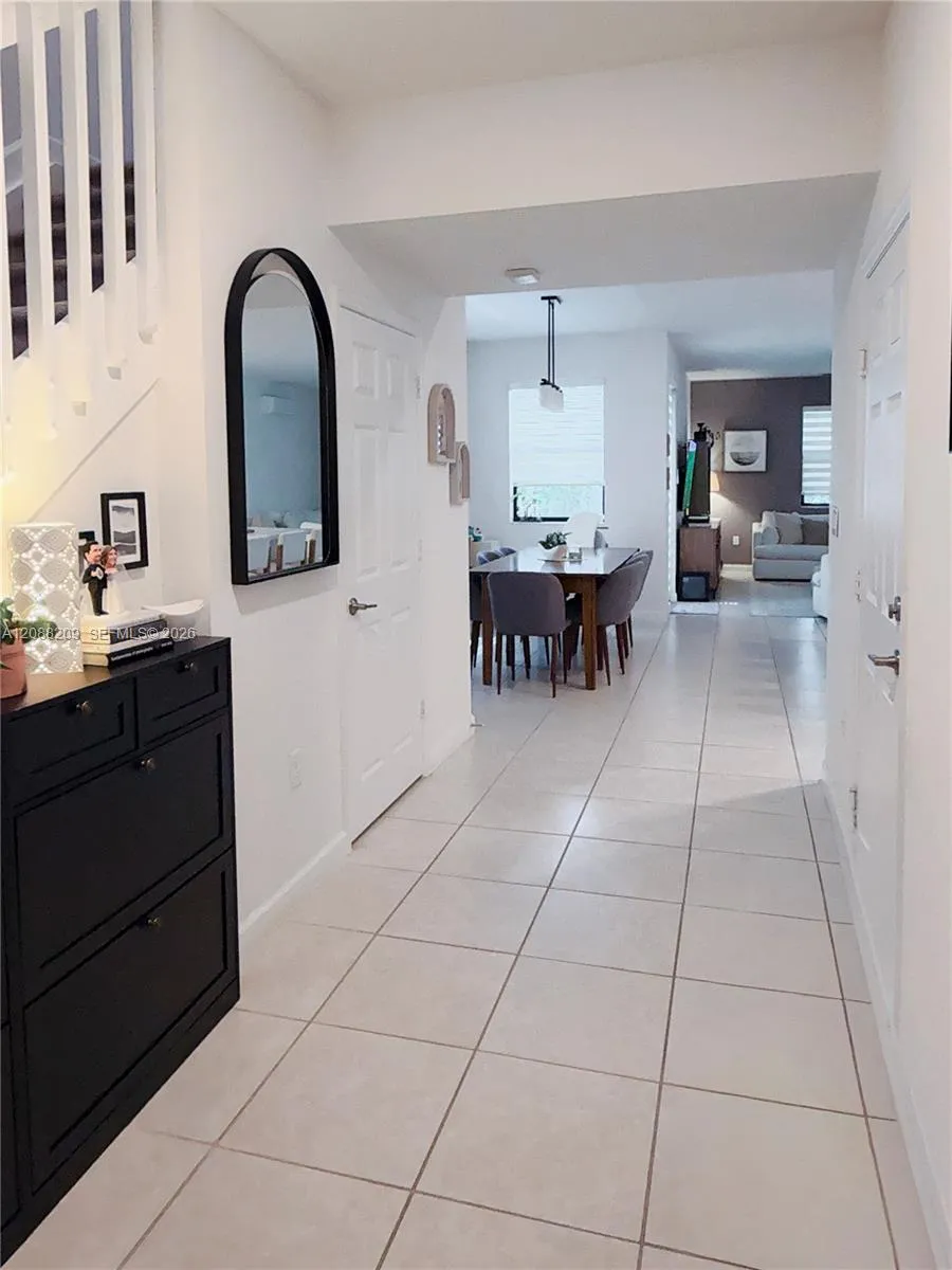 11014 W 35th Ln Hialeah, FL 33018