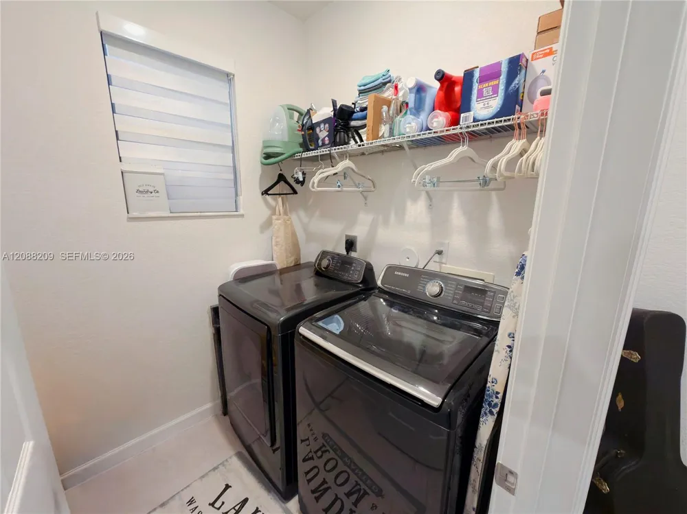 11014 W 35th Ln Hialeah, FL 33018