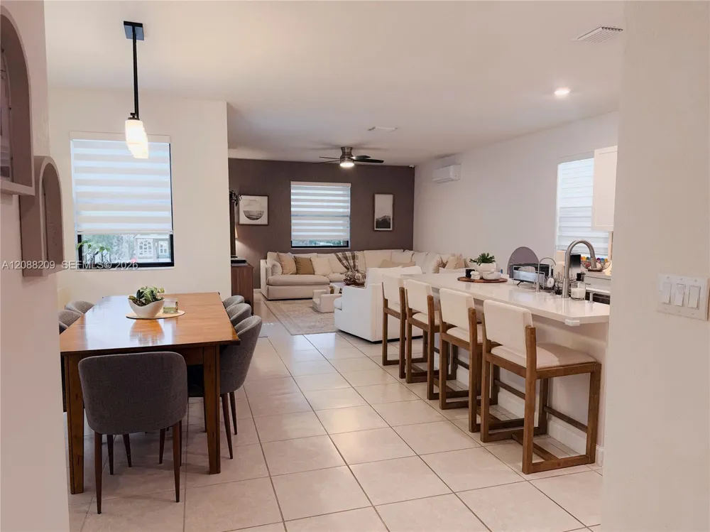 11014 W 35th Ln Hialeah, FL 33018