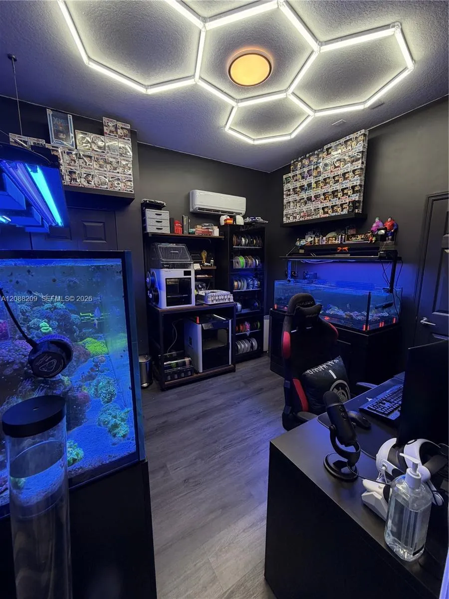 11014 W 35th Ln Hialeah, FL 33018