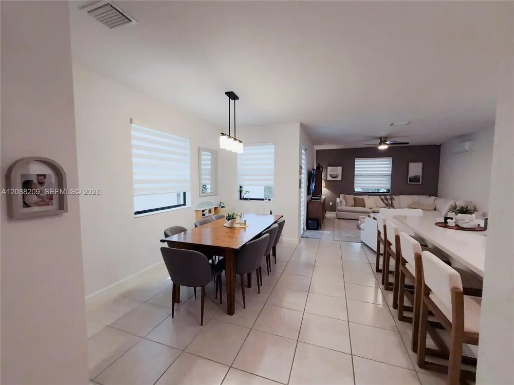 11014 W 35th Ln Hialeah, FL 33018