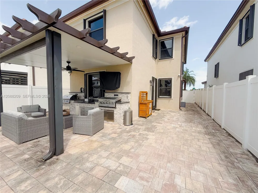 11014 W 35th Ln Hialeah, FL 33018