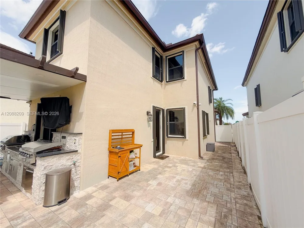 11014 W 35th Ln Hialeah, FL 33018