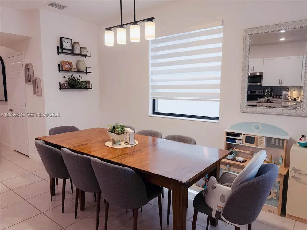 11014 W 35th Ln Hialeah, FL 33018