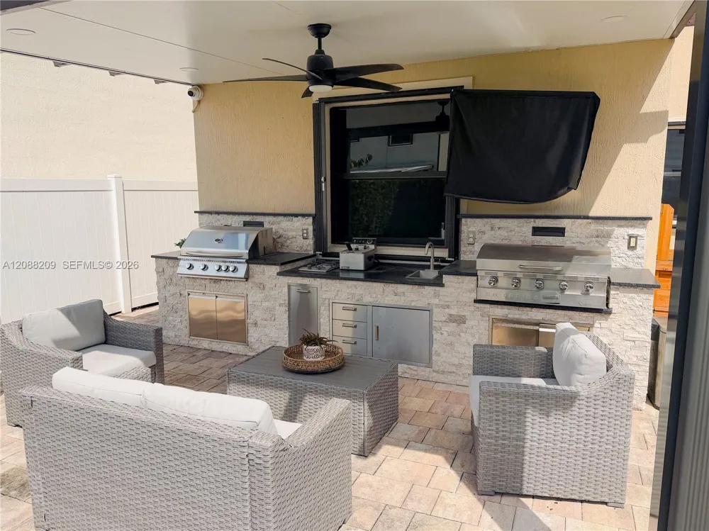 11014 W 35th Ln Hialeah, FL 33018