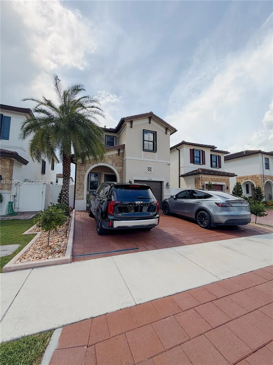 11014 W 35th Ln Hialeah, FL 33018