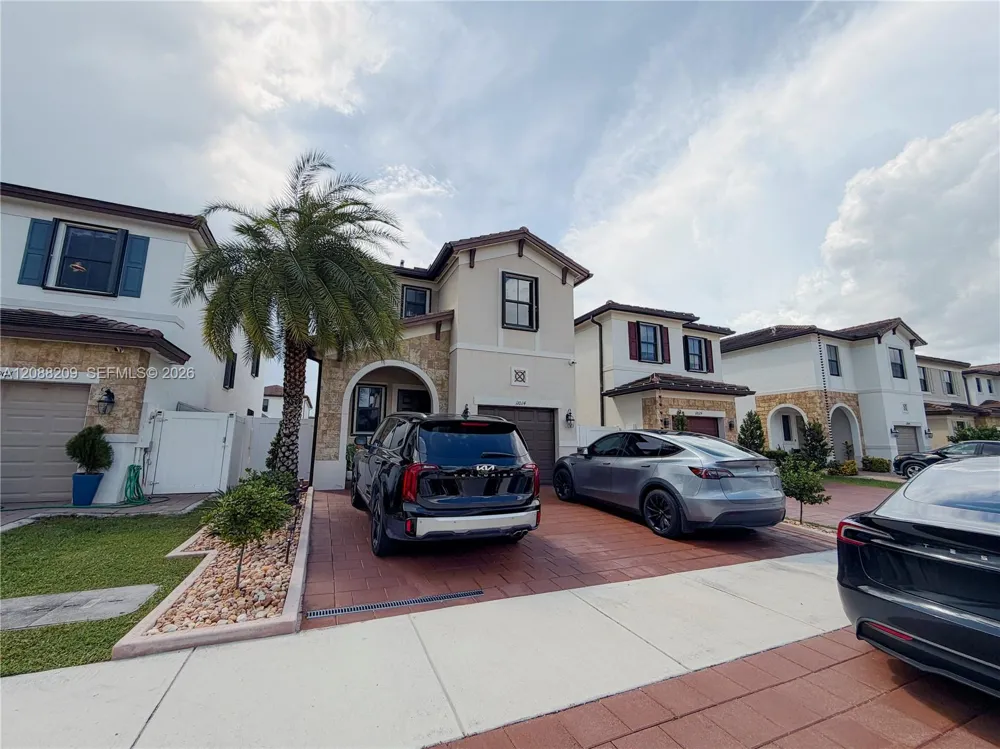 11014 W 35th Ln Hialeah, FL 33018