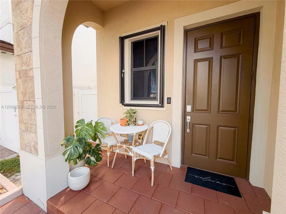 11014 W 35th Ln Hialeah, FL 33018