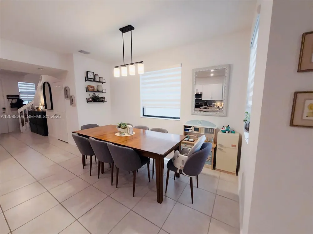 11014 W 35th Ln Hialeah, FL 33018