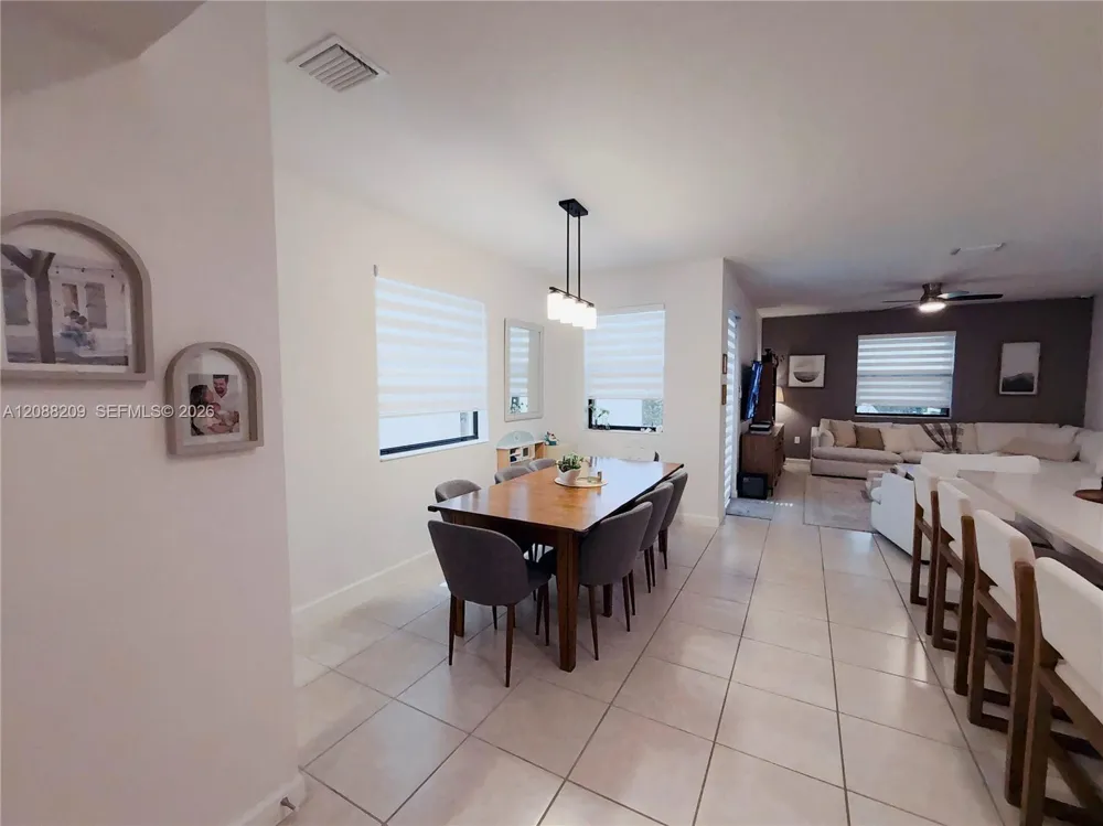 11014 W 35th Ln Hialeah, FL 33018