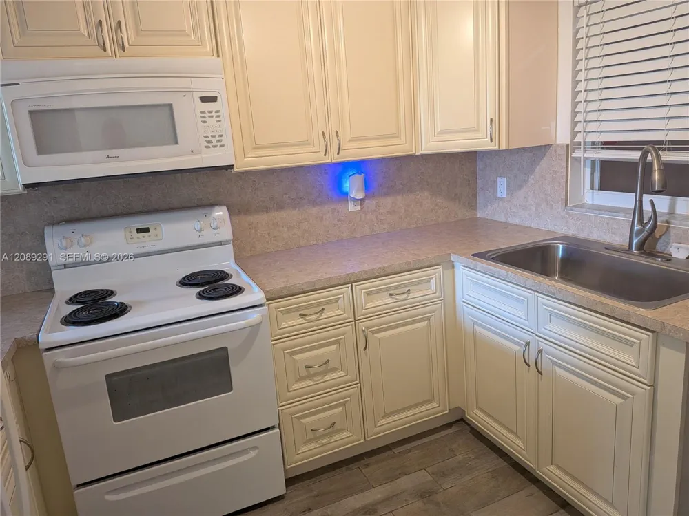 9471 Evergreen Pl #106 Davie, FL 33324
