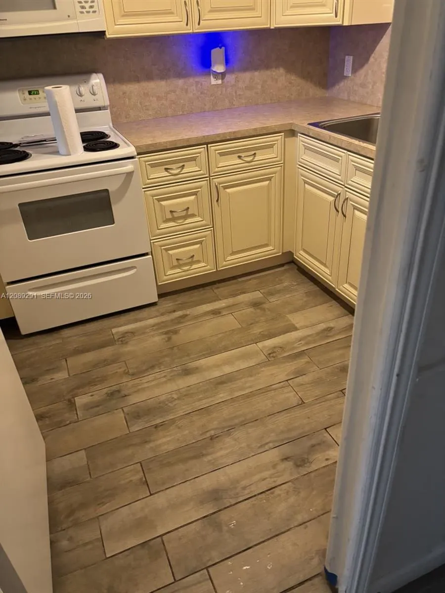 9471 Evergreen Pl #106 Davie, FL 33324
