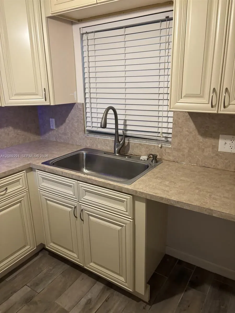 9471 Evergreen Pl #106 Davie, FL 33324