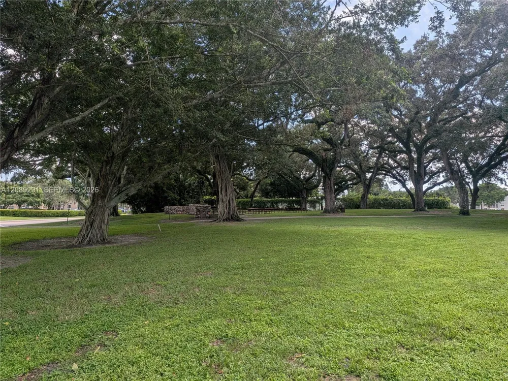 9471 Evergreen Pl #106 Davie, FL 33324