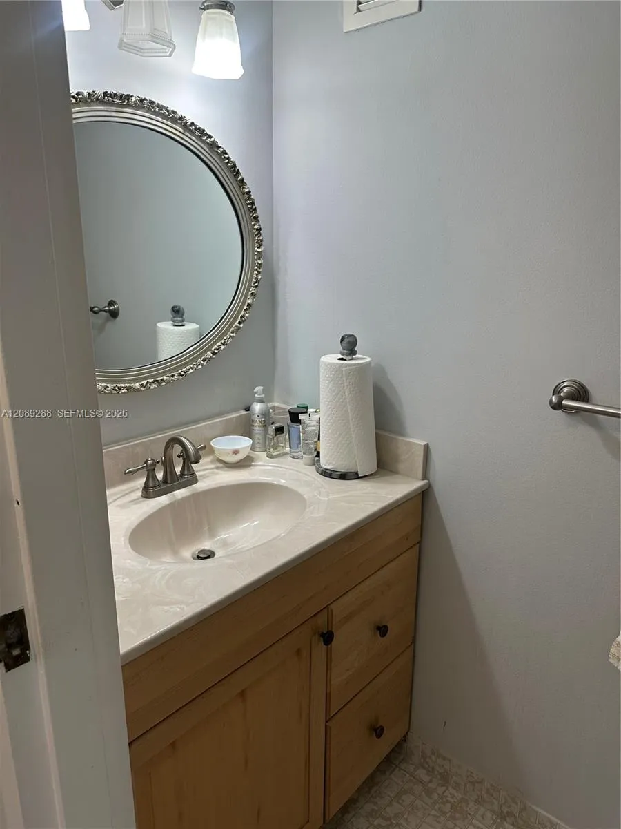 600 Parkview Dr #627 Hallandale Beach, FL 33009