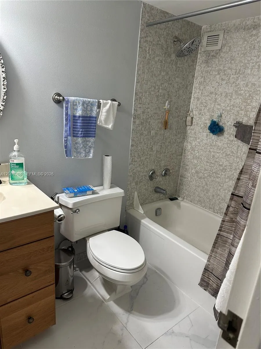 600 Parkview Dr #627 Hallandale Beach, FL 33009